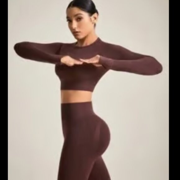Seamless Leggings and Long Sleeve Crop Top Matching Set - Picture 6 of 7